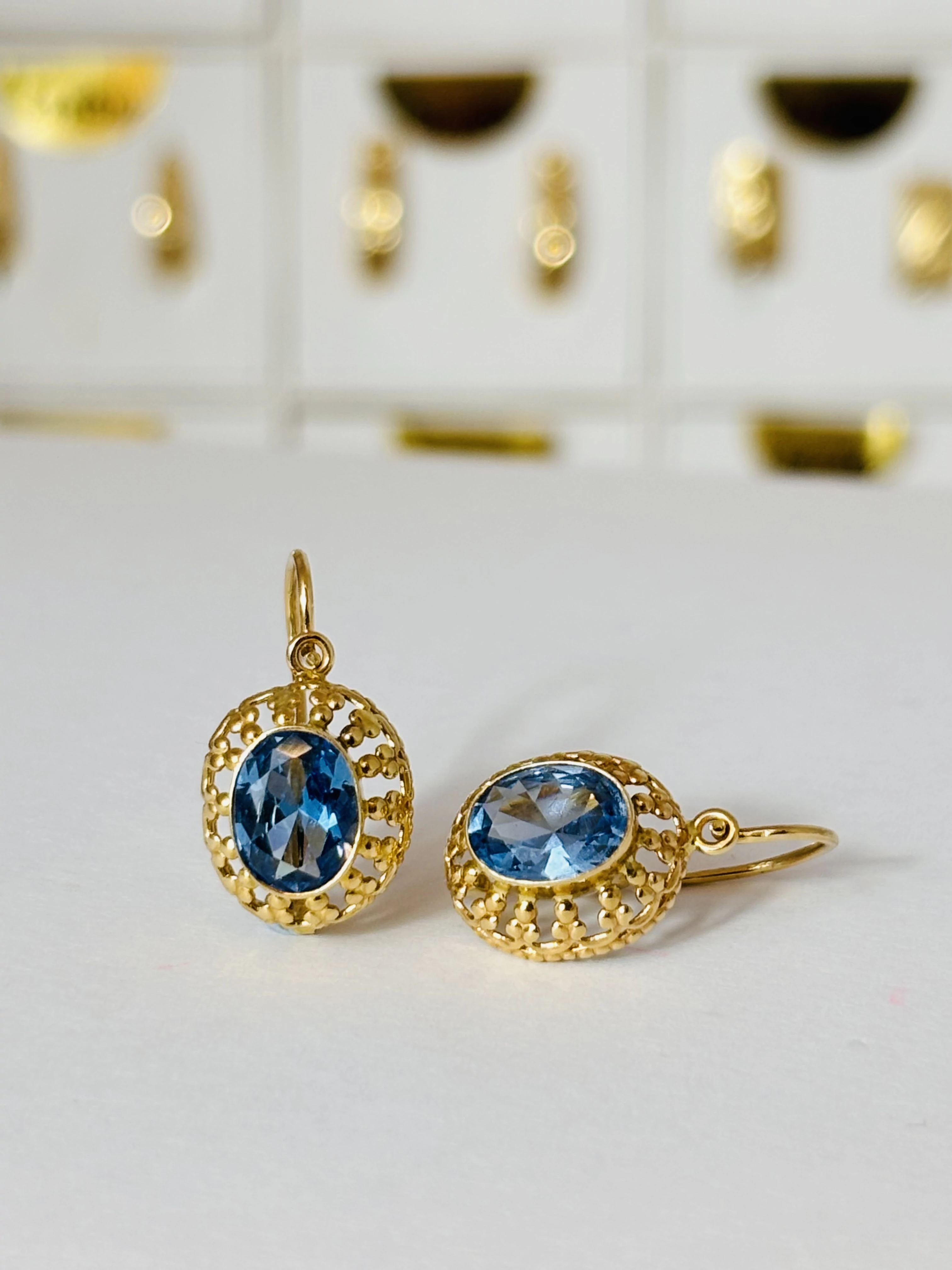 Fülbevaló elöl kapcsos sárga arany -